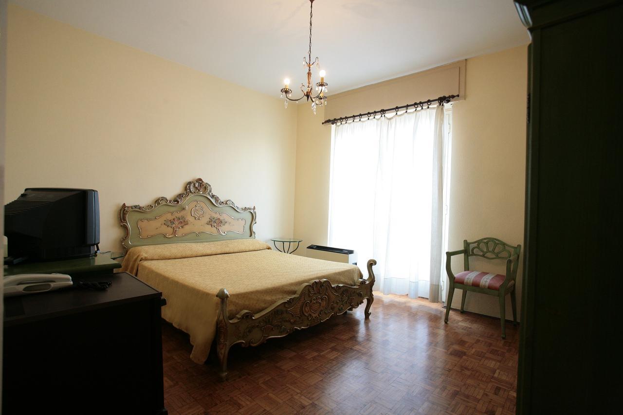 סנטיה Hotel Ristorante Vittoria מראה חיצוני תמונה
