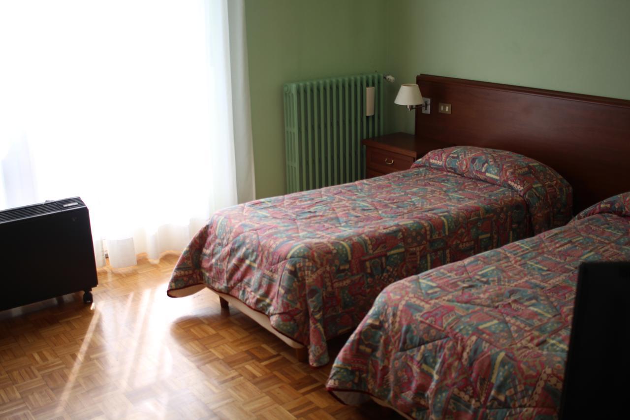 סנטיה Hotel Ristorante Vittoria מראה חיצוני תמונה