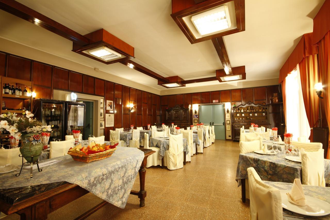 סנטיה Hotel Ristorante Vittoria מראה חיצוני תמונה