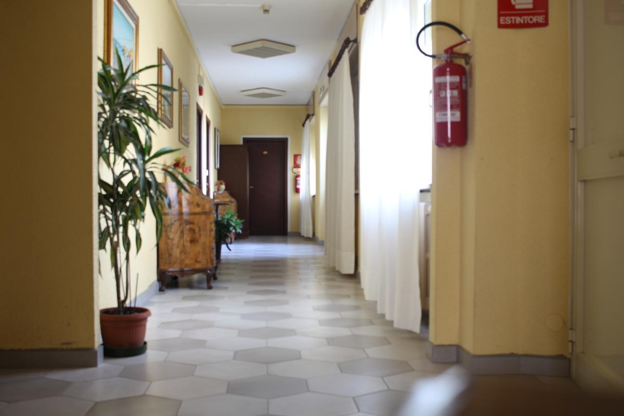 סנטיה Hotel Ristorante Vittoria מראה חיצוני תמונה