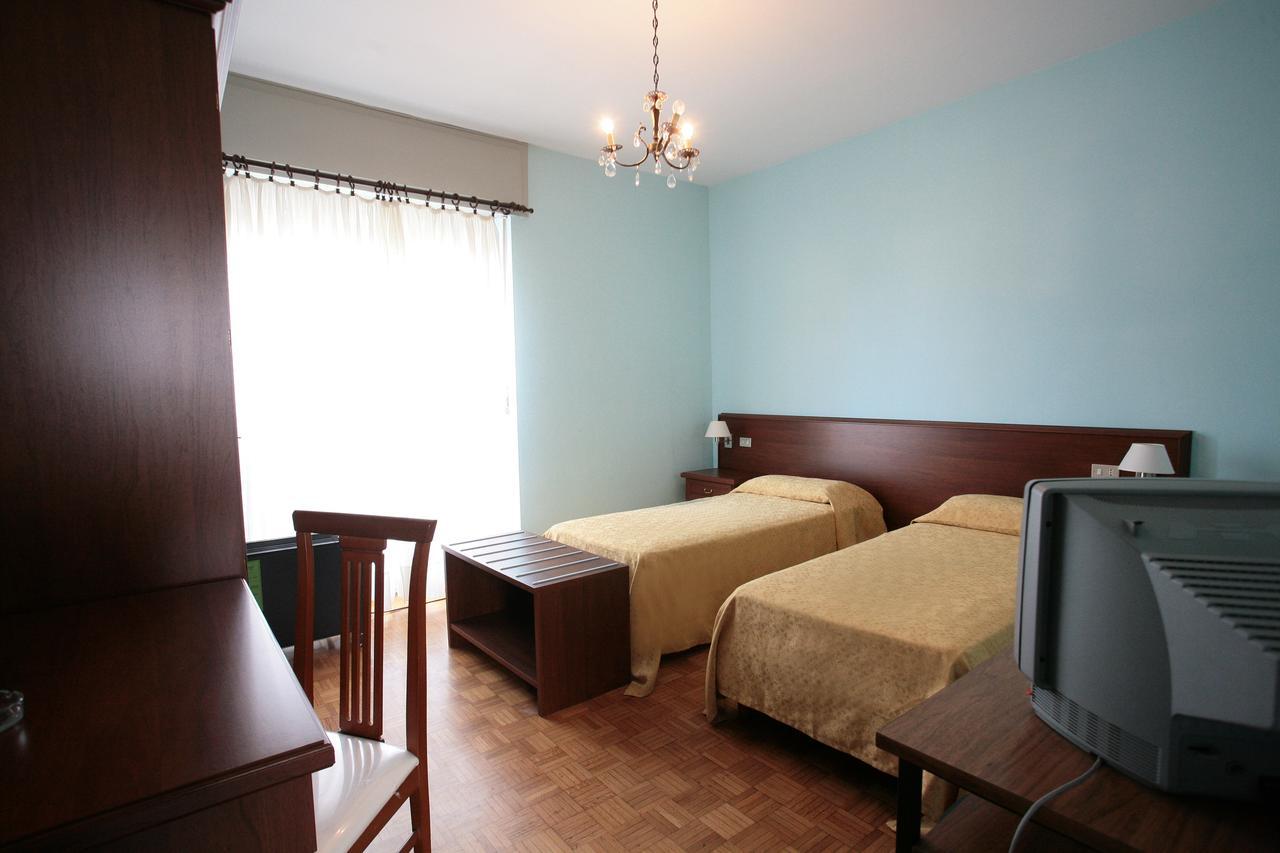 סנטיה Hotel Ristorante Vittoria מראה חיצוני תמונה