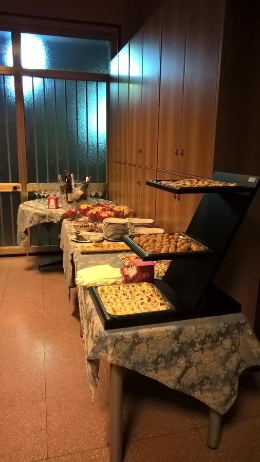 סנטיה Hotel Ristorante Vittoria מראה חיצוני תמונה