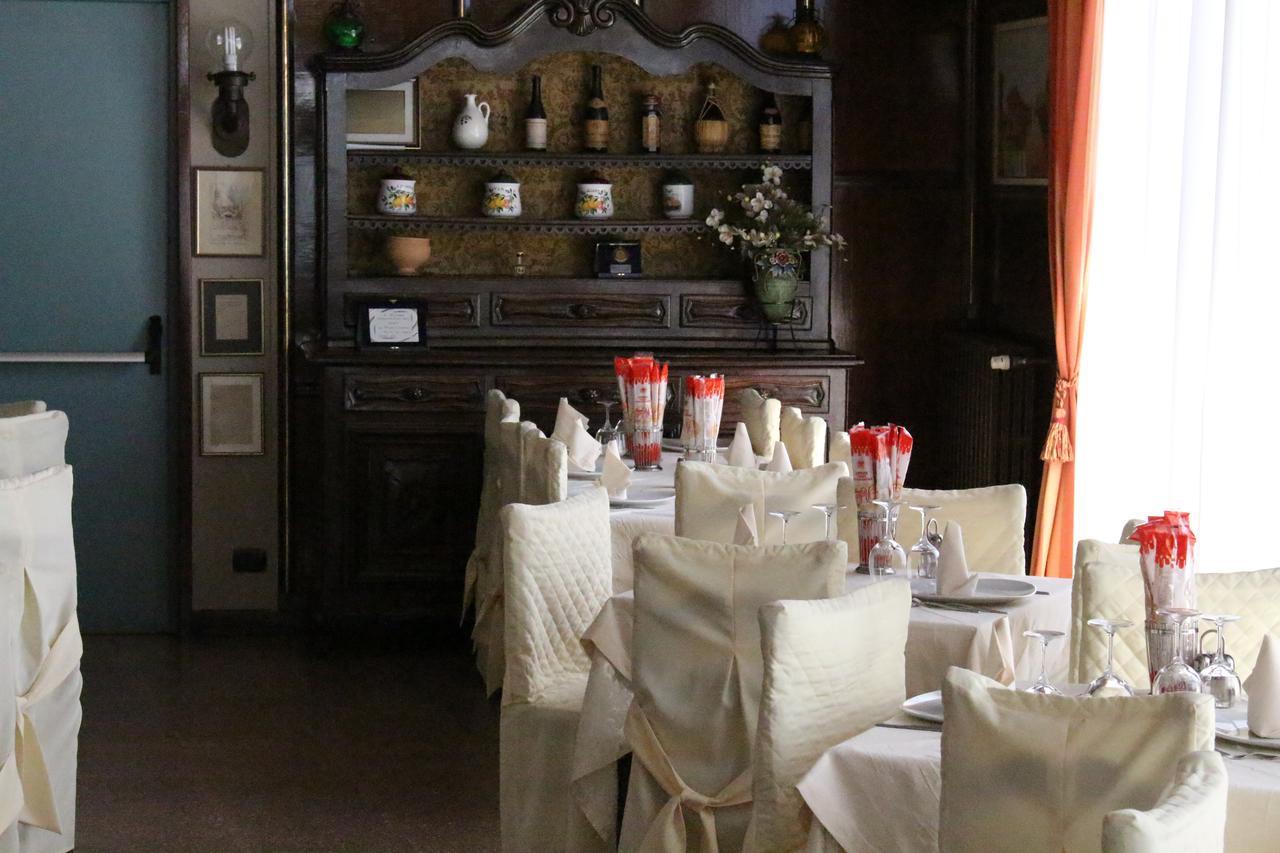 סנטיה Hotel Ristorante Vittoria מראה חיצוני תמונה