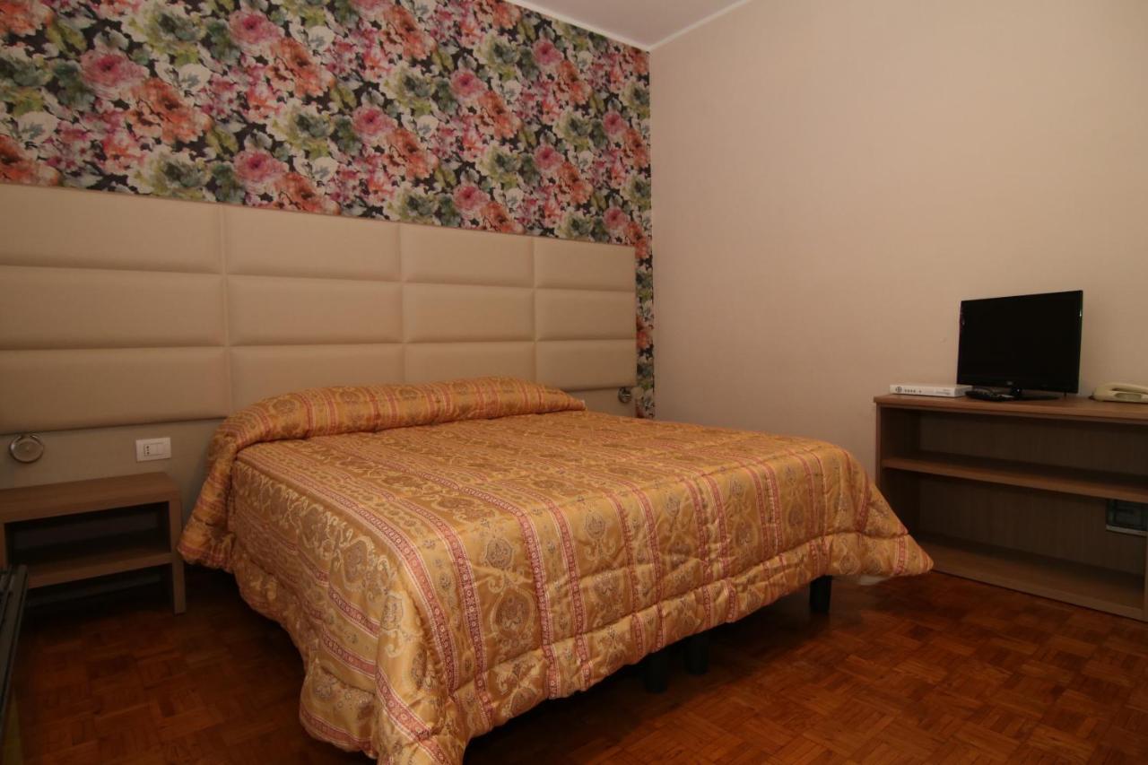 סנטיה Hotel Ristorante Vittoria מראה חיצוני תמונה