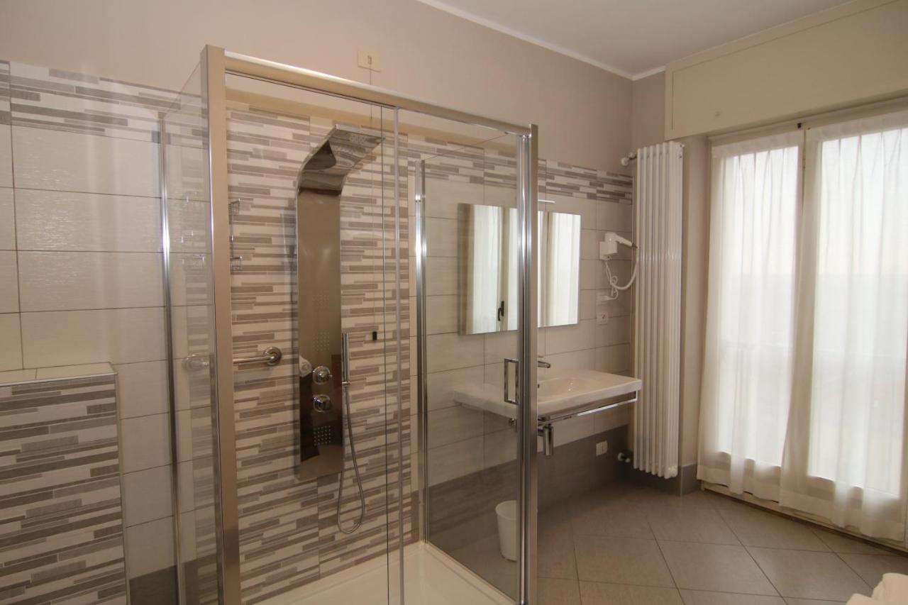 סנטיה Hotel Ristorante Vittoria מראה חיצוני תמונה
