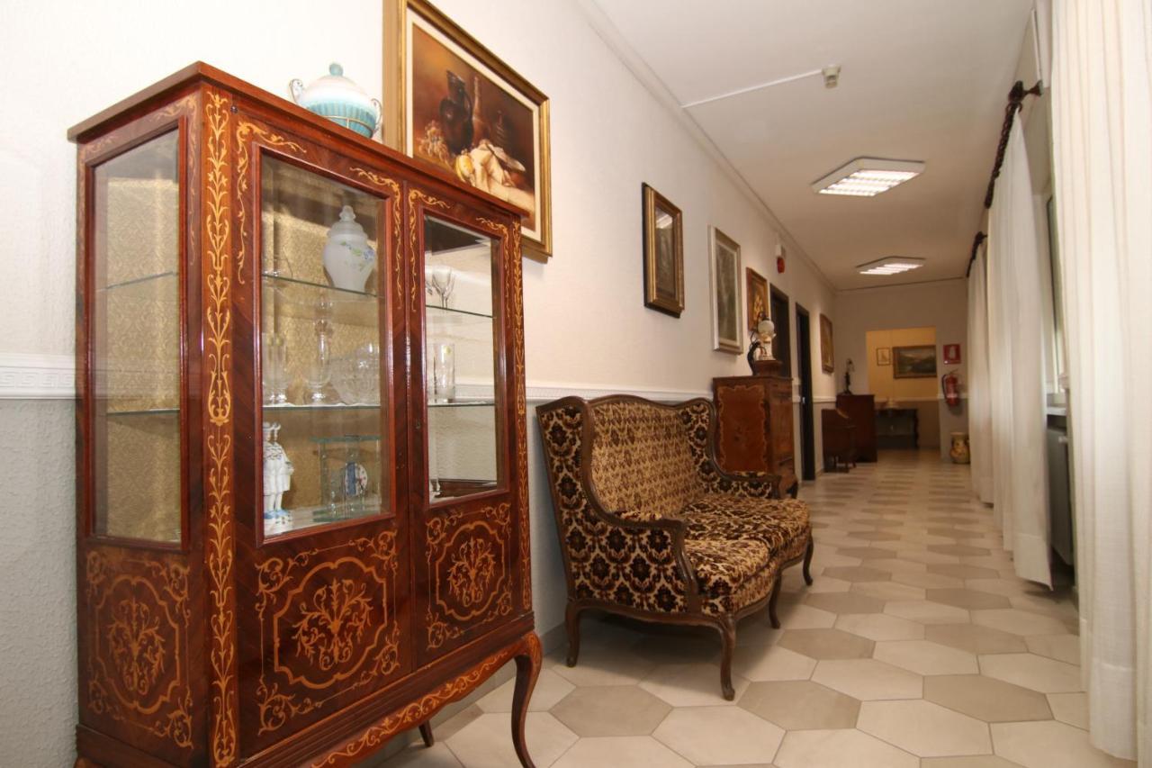 סנטיה Hotel Ristorante Vittoria מראה חיצוני תמונה