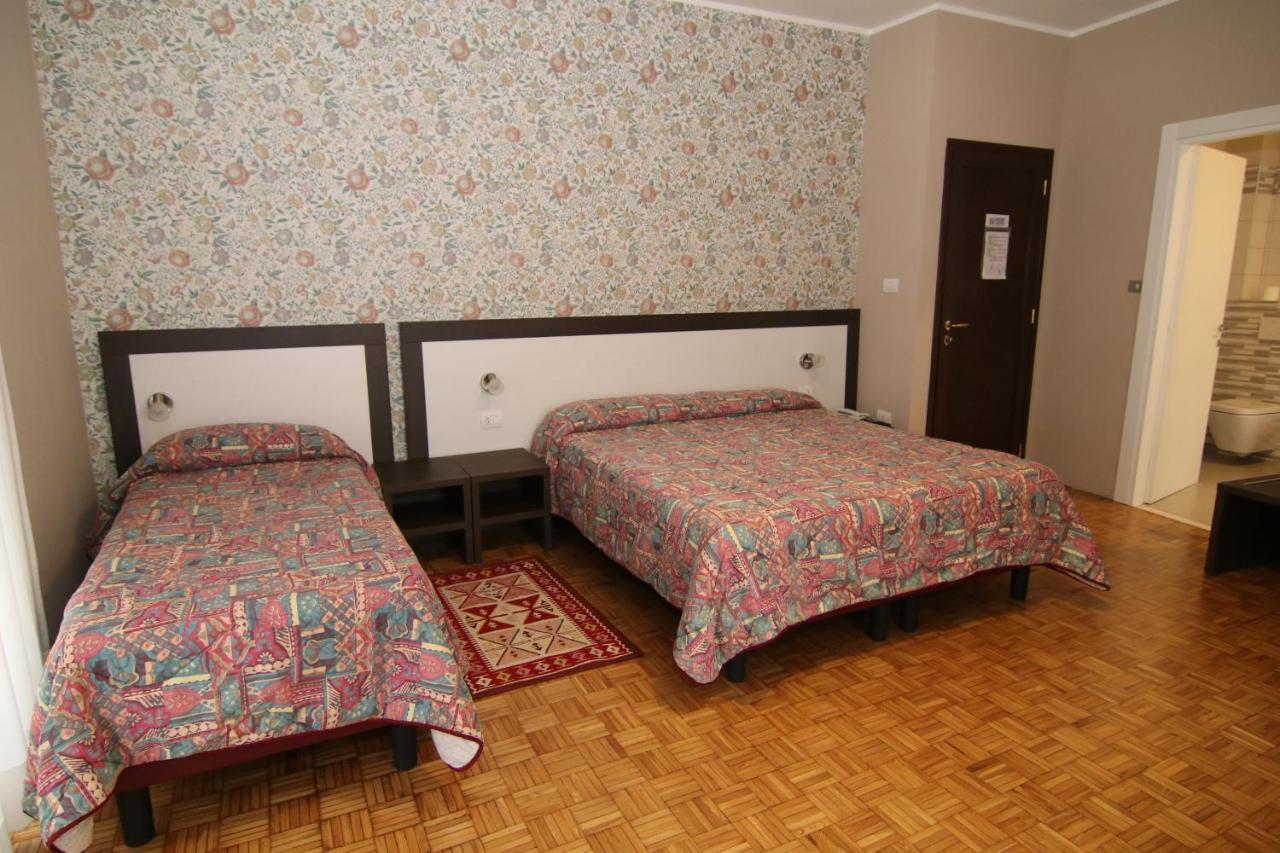 סנטיה Hotel Ristorante Vittoria מראה חיצוני תמונה